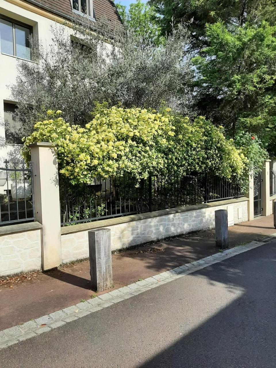 Sejour A La Chataigneraie Rueil-Malmaison Exterior foto
