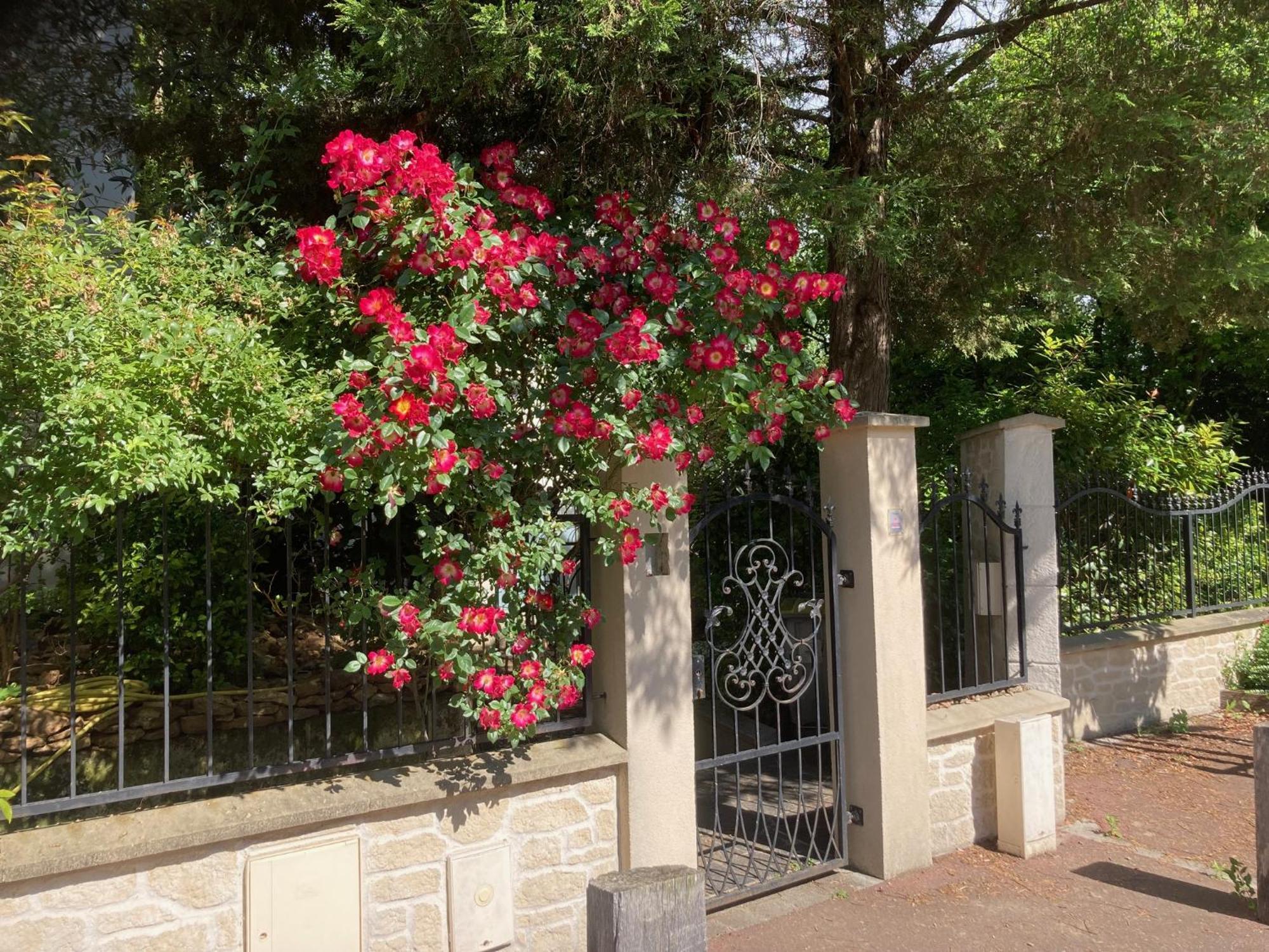 Sejour A La Chataigneraie Rueil-Malmaison Exterior foto